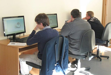 Участники регионального отборочного этапа CAD-OLYMP 2014 в Белоруссии выполняют задания в КОМПАС-3D